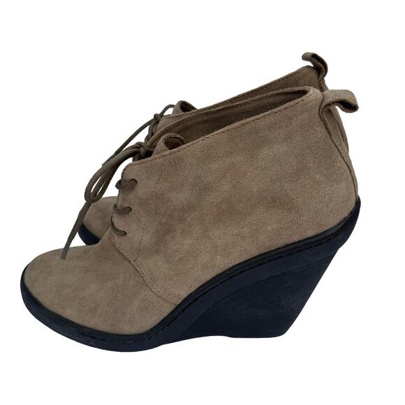 DKNY Donna Karan Bedford Tan Suede Almond Toe Lace Up Ankle Wedge Booties 9/40 - Picture 4 of 9